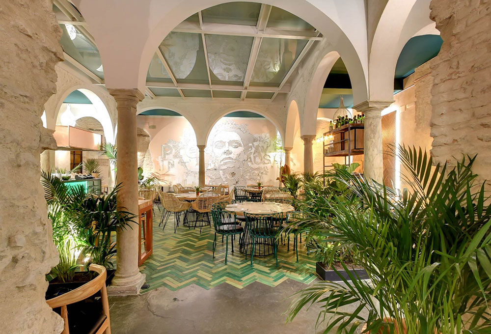 Vamos Lobo López me has llegado al alma. Calle Rosario, Sevilla. Otro proyecto más de MisterWils, más de 4000m2 de exposición y venta.