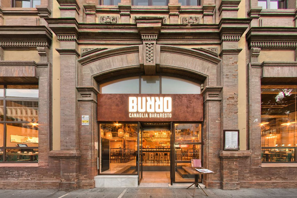 Burro Canaglia una apuesta culinaria italiana con Decoracion Industrial. Otro proyecto más de MisterWils, más de 4000m² de exposición y venta.