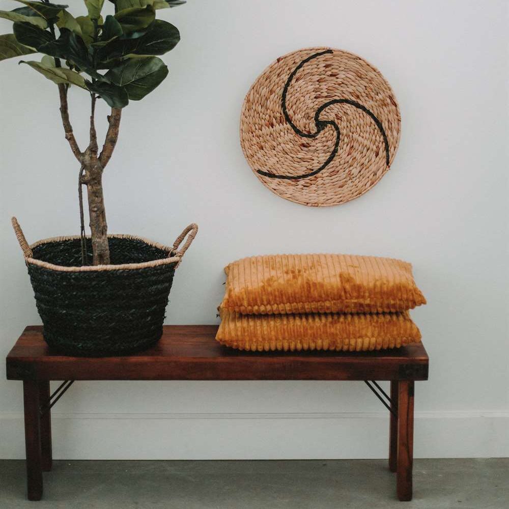 SILEX Banco estilo rústico vintage fabricado en madera vieja. Patas plegables. Encuéntrala en MisterWils. Más de 4000m² de exposición y almacén. Aparadores, Cartelería artística, Complementos, Estantes, Iluminación, Mesas, Outlet, Plantas Artificiales, Sillas, Sofás y bancos, Taburetes, Ventilación.