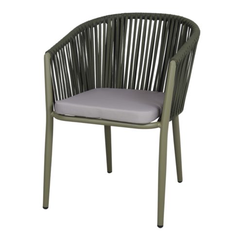 The Agosta cord chair is made of a metal structure and the back and seat are made of polyester rope. 2