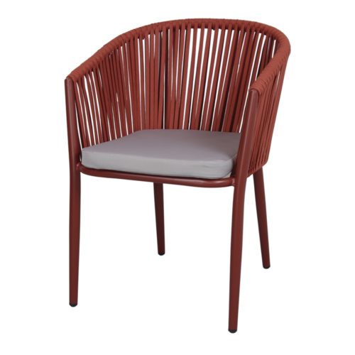 The Agosta cord chair is made of a metal structure and the back and seat are made of polyester rope. 1