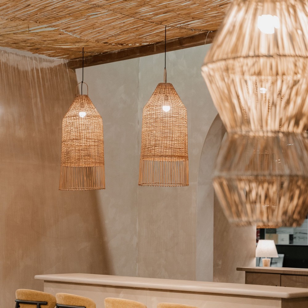 PANTALLA LÁMPARA DE RATTÁN SCOOP estilo Mediterráneo 2 Sesion Fotos Salón Habitat 2024