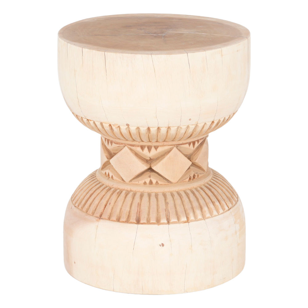 Mesa de centro Malakia, estilo Contemporáneo. Fabricada en madera tropical de suar con detalles tallados. Acabado natural. Not valid for outdoor use. frontal
